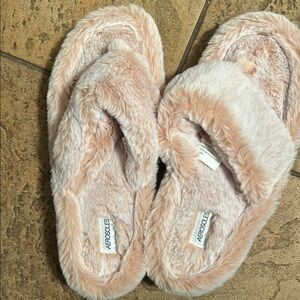 AEROSOLES Soft Blush Furry Slippers